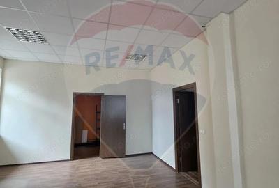 Spațiu comercial, de 48 mp, în Central - 7