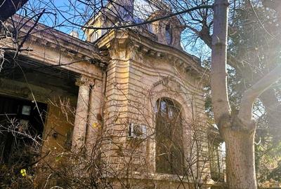 Casă cu 12 camere cu Canalizare în P-ța Universității - 2