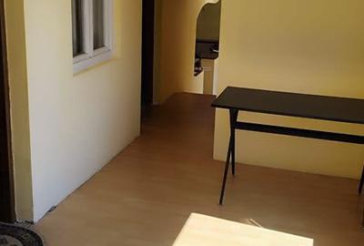 Casă cu 3 camere cu Teren 100 Mp în Central - 1