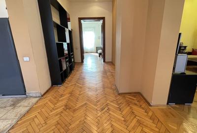 Apartament cu 4 camere decomandat, mobilat în Neptun