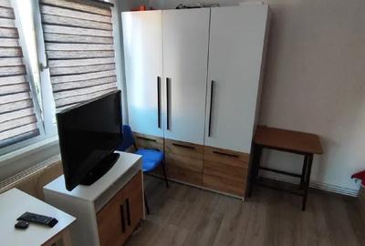 Garsonieră decomandată, mobilată în Astra