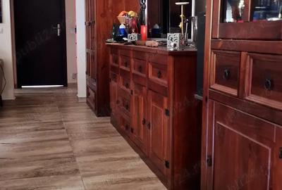 Apartament cu 3 camere semidecomandat în 1 Mai - 2