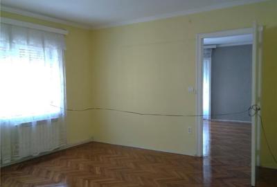 Spațiu comercial, de 143 mp, în Central - 8