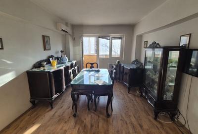 Apartament cu 3 camere semidecomandat, mobilat în Dristor