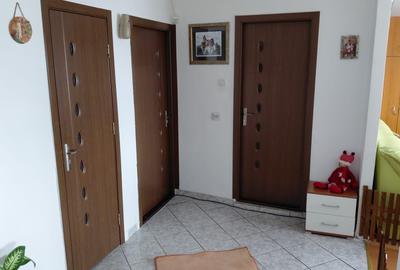 Apartament cu 3 camere semidecomandat în Central - 2