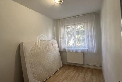 Apartament cu 3 camere semidecomandat în Dâmbu Pietros