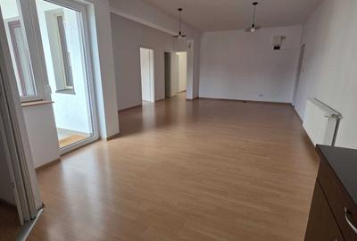 Apartament cu 3 camere decomandat în Central - 1