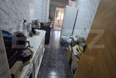 Apartament 3 camere, semidecomandat, zona 8 Mai - 4