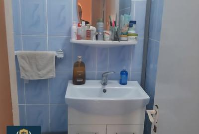 Apartament cu 3 camere decomandat în Micro IV - 3