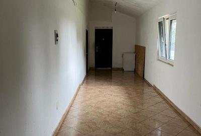 Casă cu 3 camere cu Teren 900 Mp în Central - 1