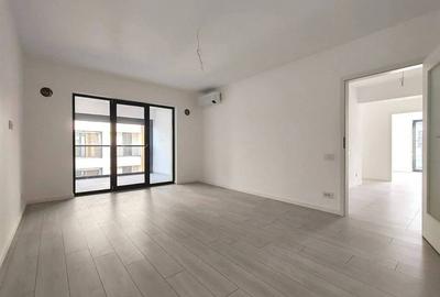 Apartament cu 3 camere decomandat în Titan
