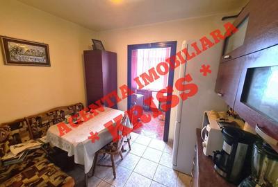 Apartament cu 3 camere decomandat în Teilor - 1