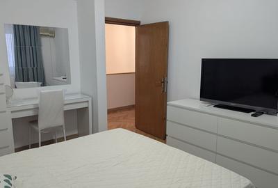 Apartament cu 4 camere decomandat, mobilat în P-ța Victoriei - 27