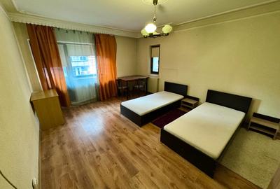 Centru, str. Arcu - Apartament 2 camere, spatios, decomandat, etaj 1 + boxa - 3