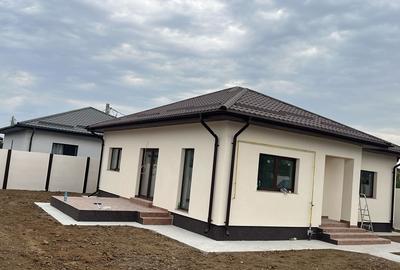 Casa 4 cam , 2 bai Toate utilitatile  Teren 410mp ! 5 min Primarie - 2