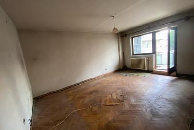 Apartament cu 4 camere decomandat în Tolstoi