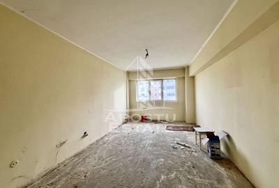 Apartament cu 4 camere decomandat în Simion Bărnuțiu