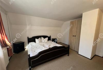 Pensiune de 7 camere cu 5 bai si teren de 377mp situata in P - 4