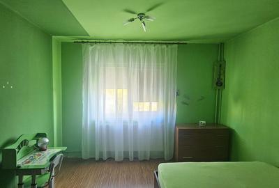 Apartament cu 3 camere decomandat în 1 Mai - 2