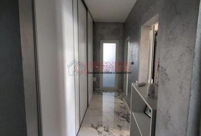 Apartament cu 3 camere în Metalurgiei