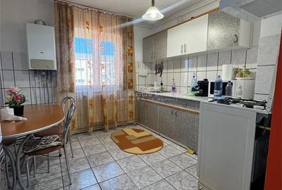 Apartament cu 3 camere semidecomandat în Gojdu - 1