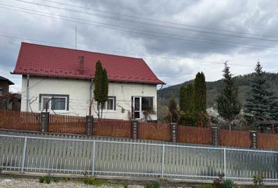 Casă cu 4 camere decomandat în Mălureni - 8