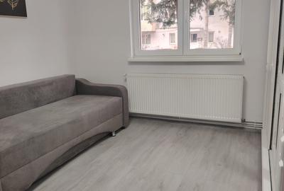 Apartament cu 2 camere semidecomandat, mobilat în Tractorul - 7
