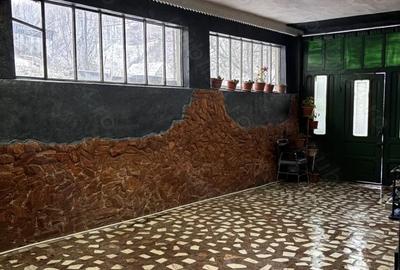 Casă cu 4 camere în Central - 2