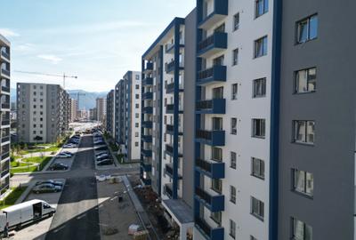 Apartament cu 3 camere decomandat în Tractorul - 4