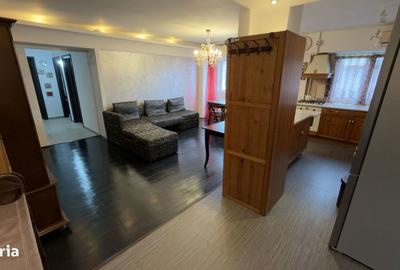 Apartament cu 4 camere semidecomandat, mobilat în Tei