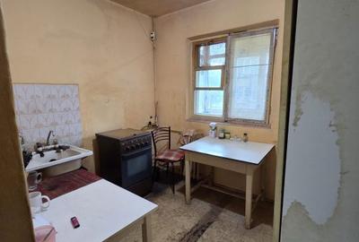 Apartament cu 3 camere decomandat în Rahova - 1
