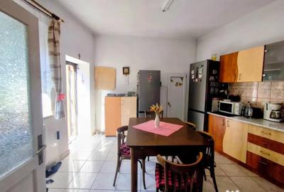 Apartament cu 3 camere decomandat în Schei - 4