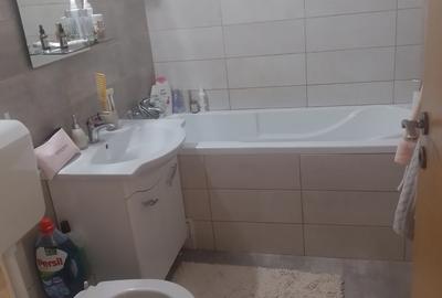 Apartament cu 3 camere decomandat în 1 Mai - 7