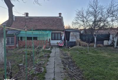 Casă cu 2 camere cu Teren 301 Mp în Pârneava