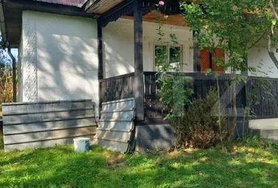 Casă cu 2 camere cu Teren 1000 Mp în Toaca