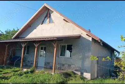 Casa de vanzare intr-o zona lini?tita, aproape de Gala?i