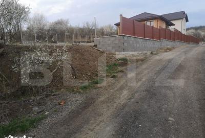 Teren de 1000 mp, în Central - 4