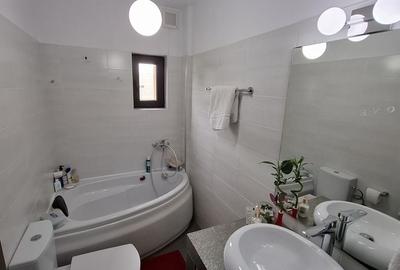 Apartament cu 3 camere decomandat, mobilat în Km 4 - 11
