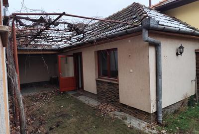 Casă individuală cu 5 camere cu Canalizare în Central - 3