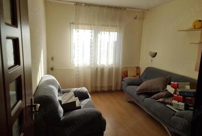 Ap tip PC , 3 cam , Nufarul , mobilat dotat et 4 cu acoperis, 2 pe palier , luminos, ocupabil - 4