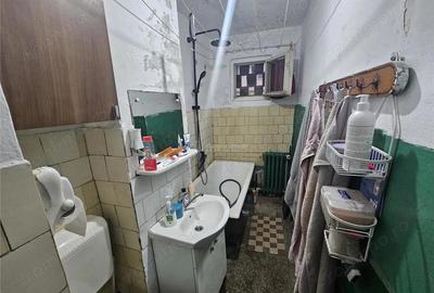 Apartament cu 3 camere nedecomandat în Micro III - 4