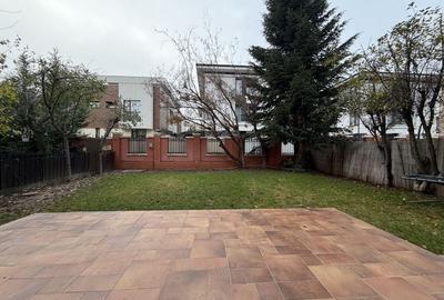 Vila semimobilata  cu 3 dormitoare, piscina exterioara, complex - 2