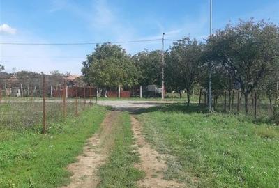 Teren Construcții intravilan de 1300 mp, în Vest - 2