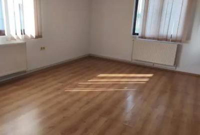 Casă cu 5 camere cu Teren 1600 Mp în Central - 3
