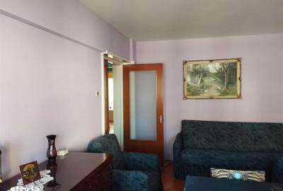 Apartament cu 3 camere decomandat în Berești - 1