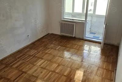 Apartament 2 camere decomandat, zona N. Titulescu - 9