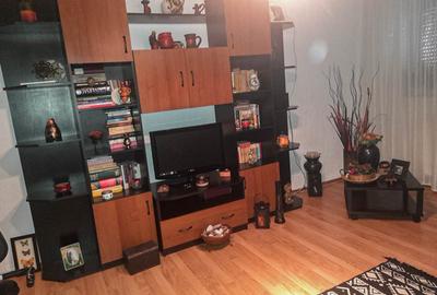 Vand apartament 2 camere Bariera Bucuresti - 1