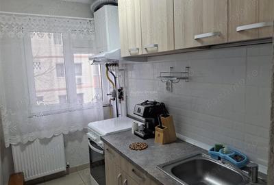 Apartament cu 3 camere semidecomandat în Micro III - 16