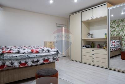 Casă cu 8 camere cu Teren 950 Mp în Roșu - 20