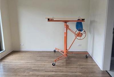 Casă cu 4 camere cu Teren 1000 Mp în Central